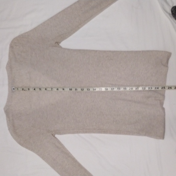 Women's Silk Banana Republic Thin Sweater Jacket Button up size Small Cream Tan - Picture 8 of 8